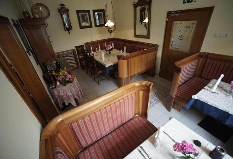 هتل šiker B&b