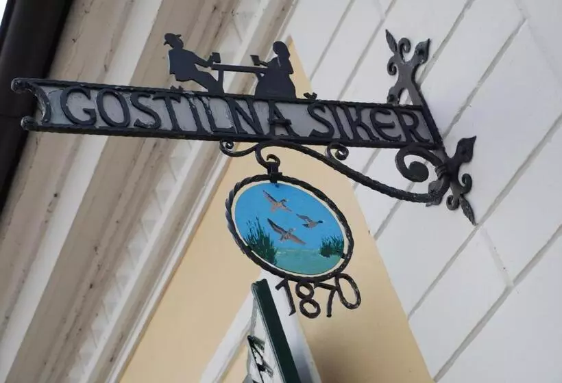 هتل šiker B&b