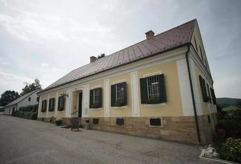 هتل šiker B&b