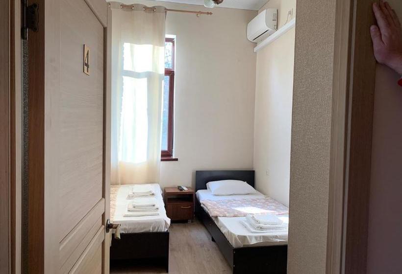 پانسیون гостевой дом монэ на воронова 86