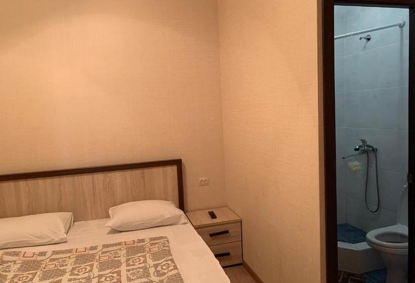 پانسیون гостевой дом монэ на воронова 86