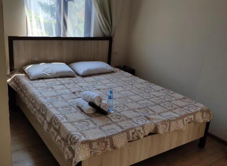 پانسیون гостевой дом монэ на воронова 86