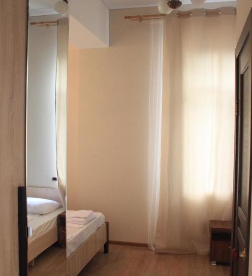 پانسیون гостевой дом монэ на воронова 86