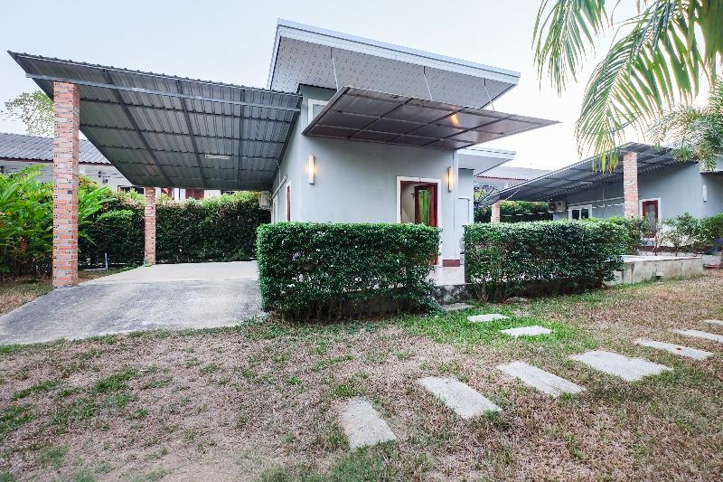 בית מלון כפרי Oyo 690 Bann Supansa Resort