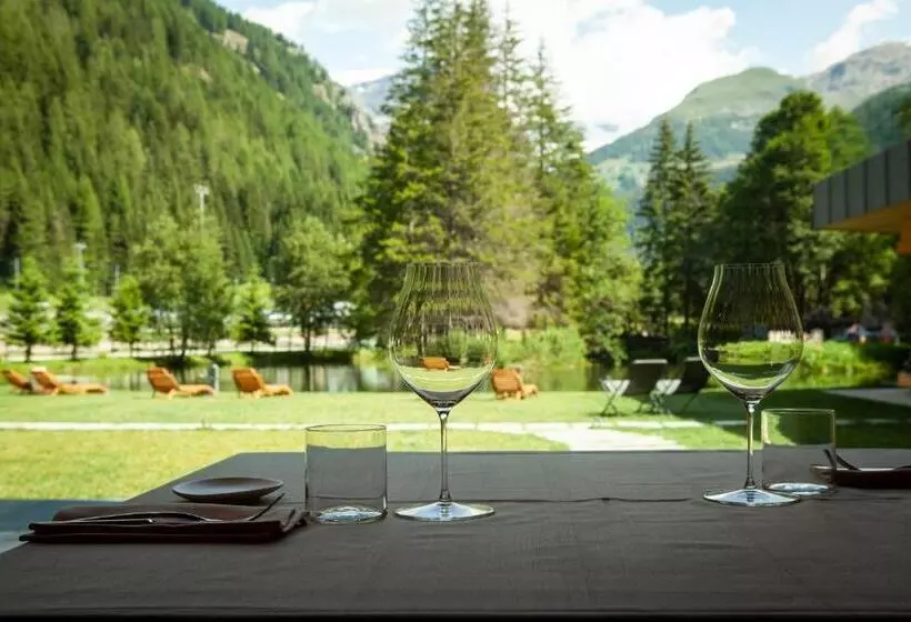 Au Charmant Petit Lac Ecohotel Parc & Spa