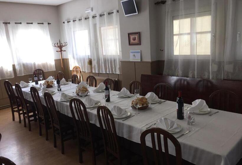 ペンション Hostal Restaurante Iruñako