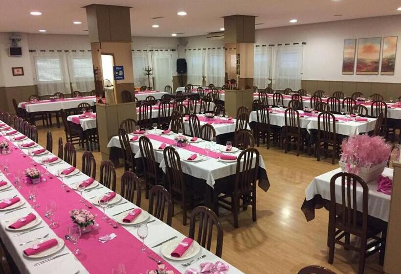 ペンション Hostal Restaurante Iruñako