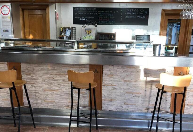 ペンション Hostal Restaurante Iruñako