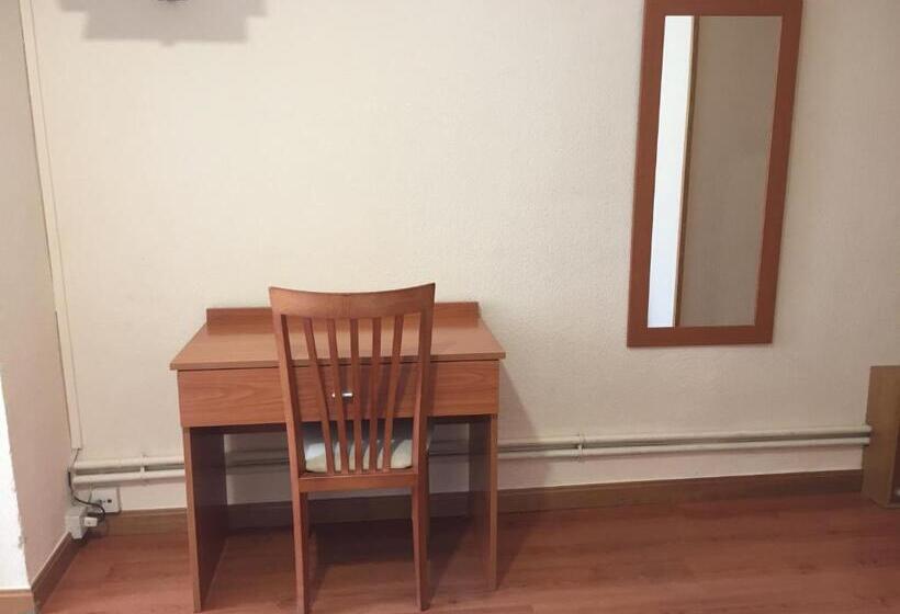 ペンション Hostal Restaurante Iruñako