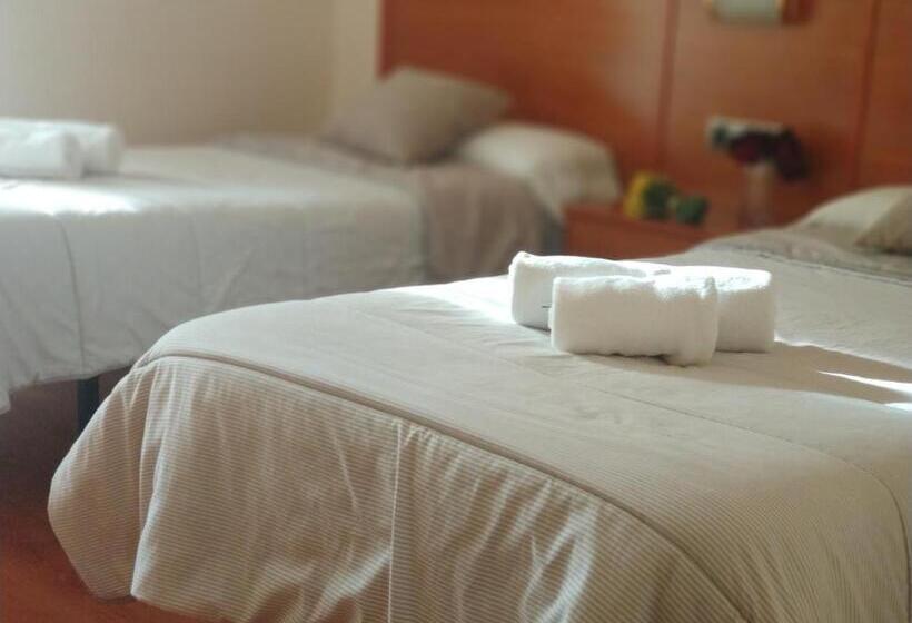 ペンション Hostal Restaurante Iruñako