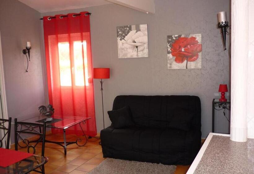 بنسيون Au Mas Du Soleil