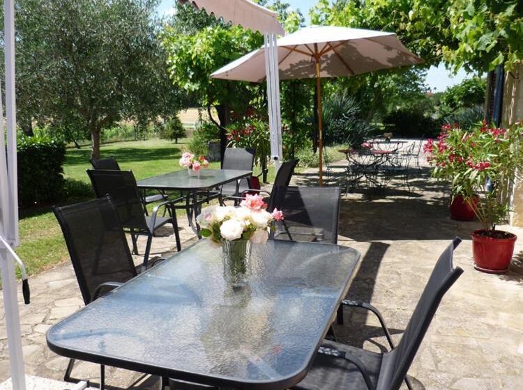 بنسيون Au Mas Du Soleil