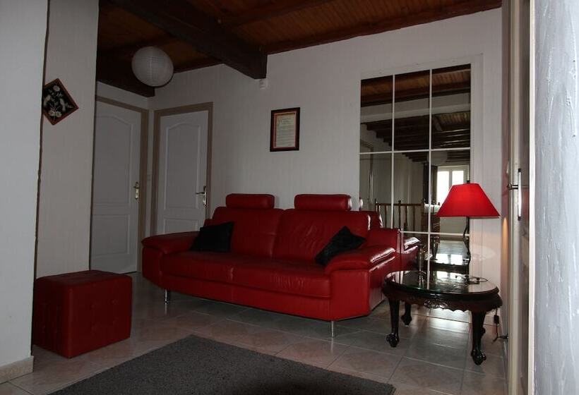 بنسيون Au Mas Du Soleil