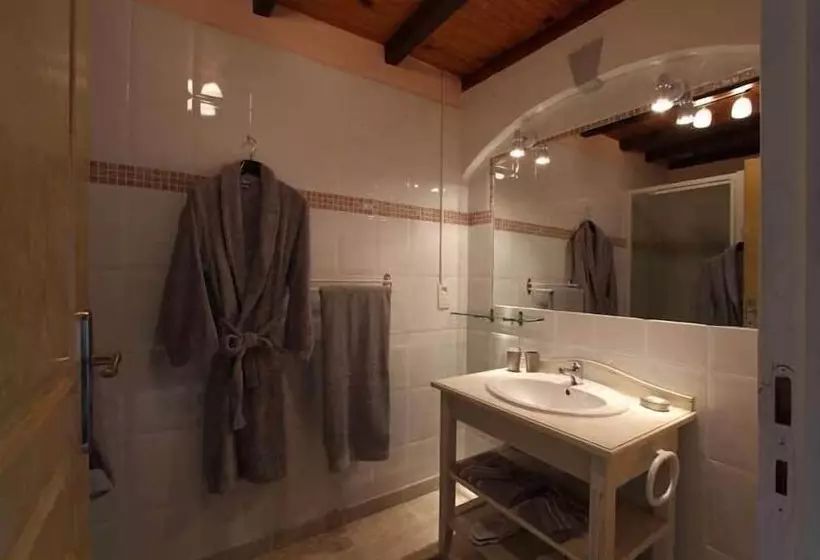 Majatalo Au Mas Du Soleil