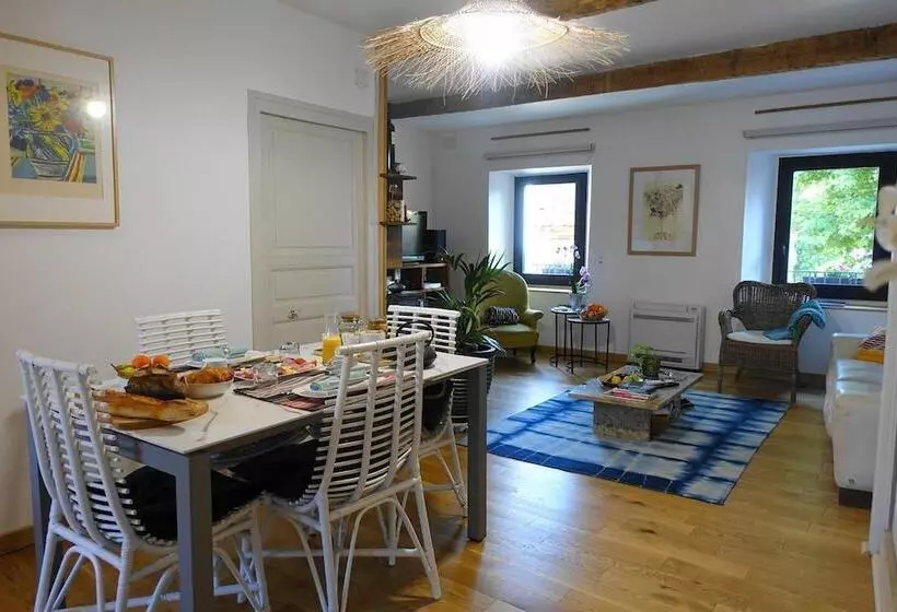 ベッドアンドブレックファースト Chambre D'hôtes La Grange