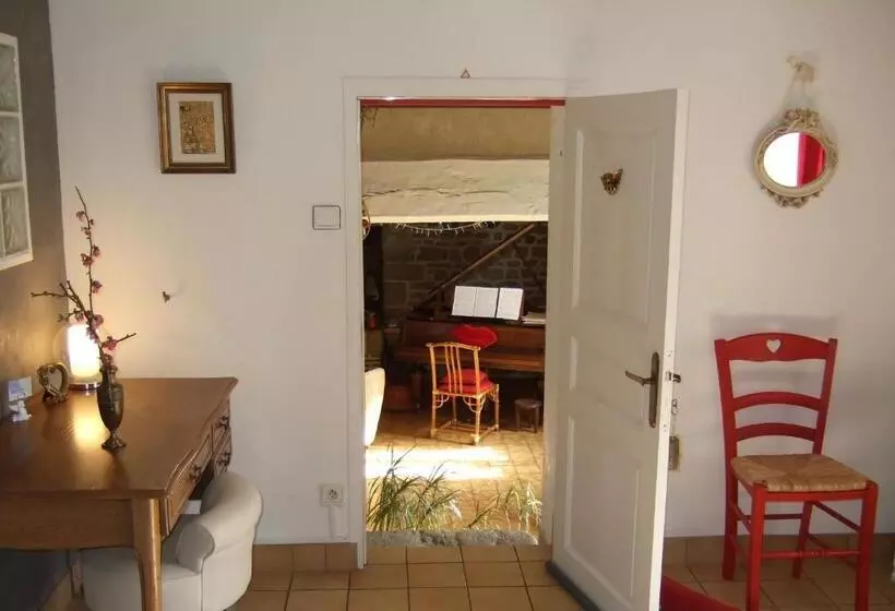 Aamiaismajoitus (B&B) Chambre D Hôtes Des Anges Proche Mont Saint Michel, L Angevinière