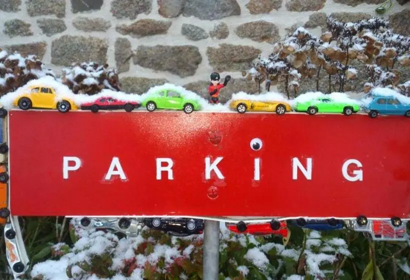 Aamiaismajoitus (B&B) Chambre D Hôtes Des Anges Proche Mont Saint Michel, L Angevinière