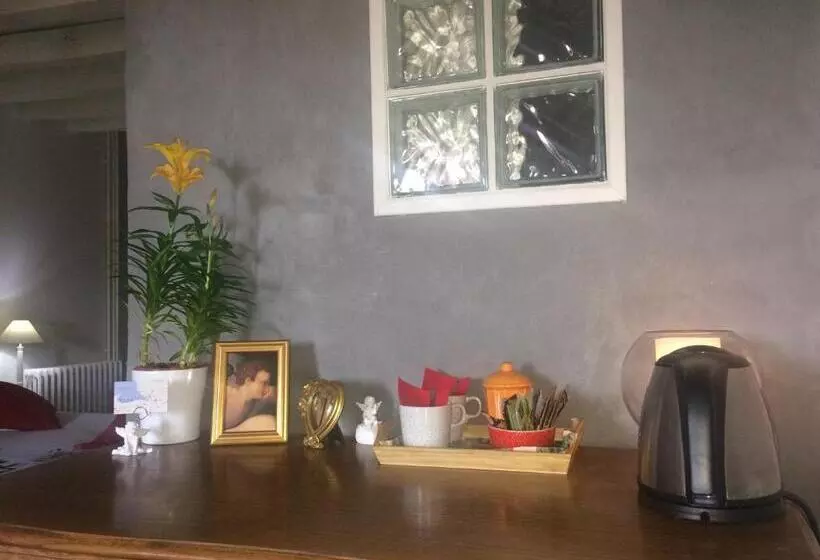 Aamiaismajoitus (B&B) Chambre D Hôtes Des Anges Proche Mont Saint Michel, L Angevinière