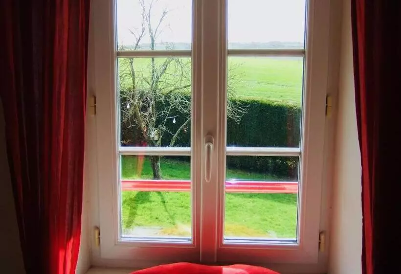 Aamiaismajoitus (B&B) Chambre D Hôtes Des Anges Proche Mont Saint Michel, L Angevinière