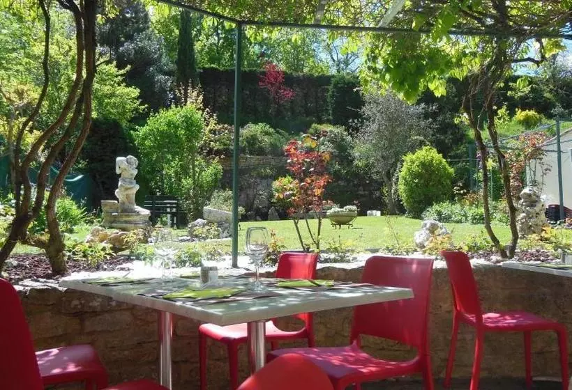 Hotelli Hôtel Restaurant Henry