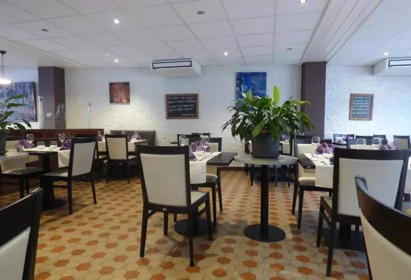 Hotelli Hôtel Restaurant Henry