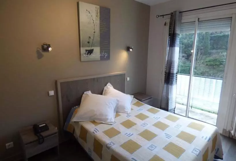 Hotelli Hôtel Restaurant Henry