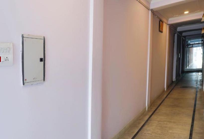 Отель Capital O Sobo Central