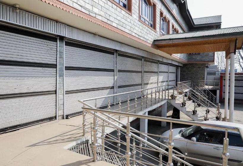 Отель Capital O Sobo Central