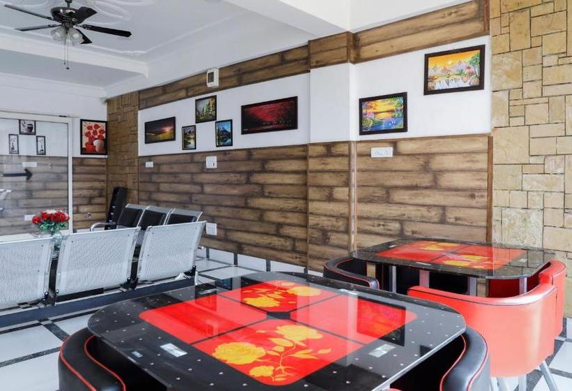 Отель Capital O Sobo Central