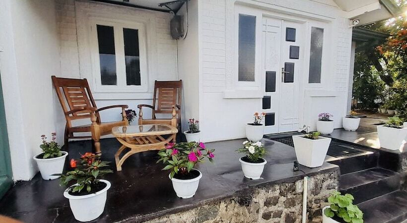 ペンション Zion White House