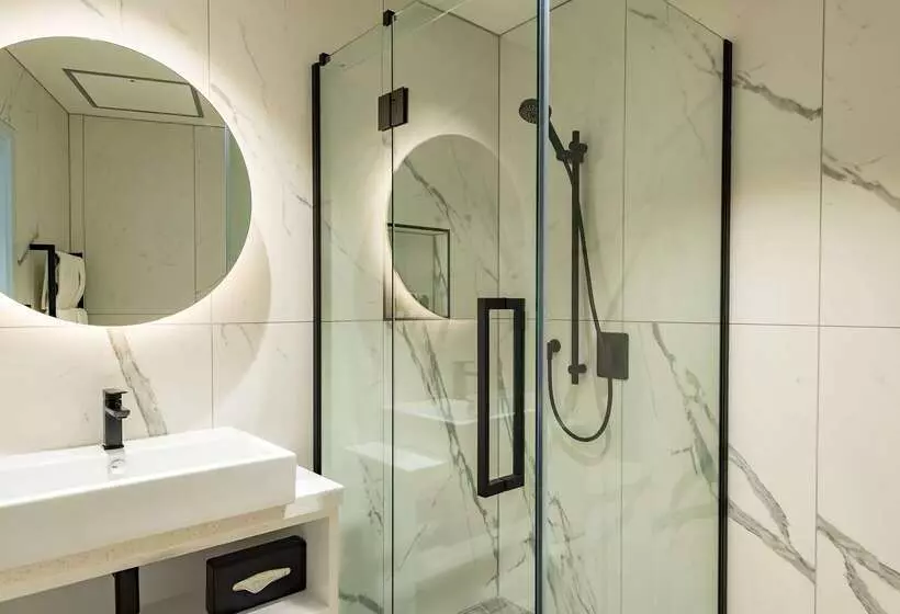 Отель Airedale Boutique Suites