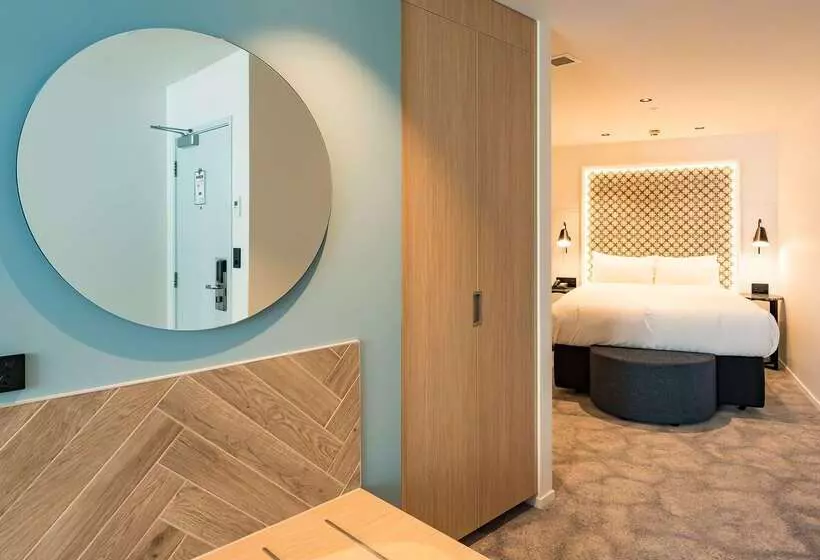 Отель Airedale Boutique Suites