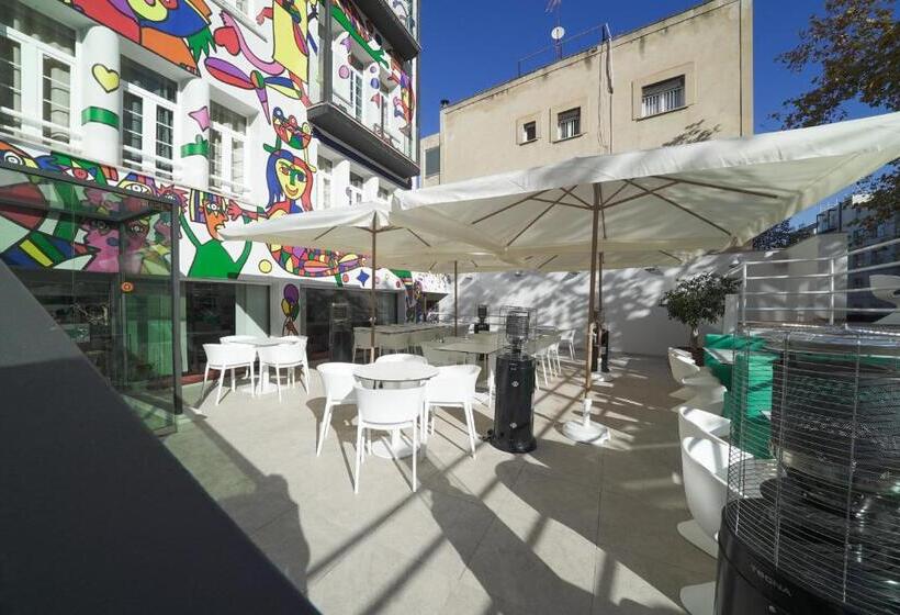 Отель Artmadams