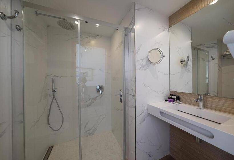 Отель Artmadams