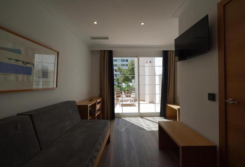 Отель Artmadams