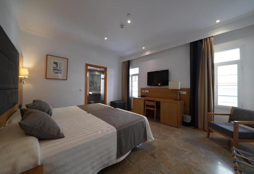 Отель Artmadams