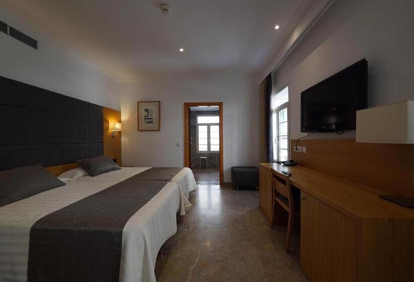 Отель Artmadams