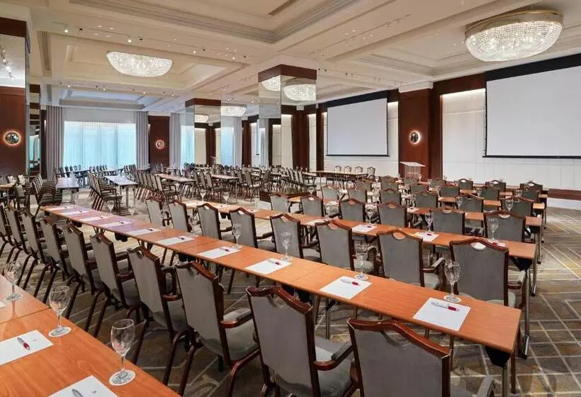 Отель Athens Marriott