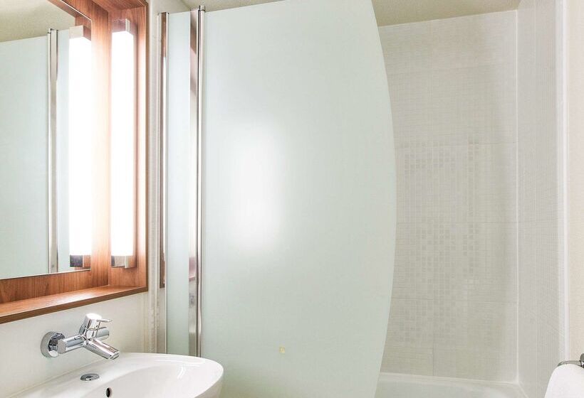 בית מלון כפרי Campanile Château Thierry