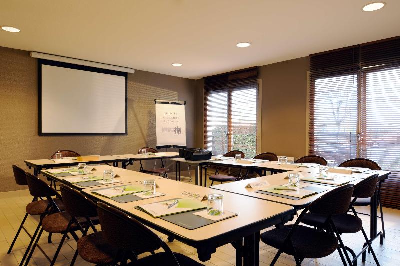 בית מלון כפרי Campanile Château Thierry