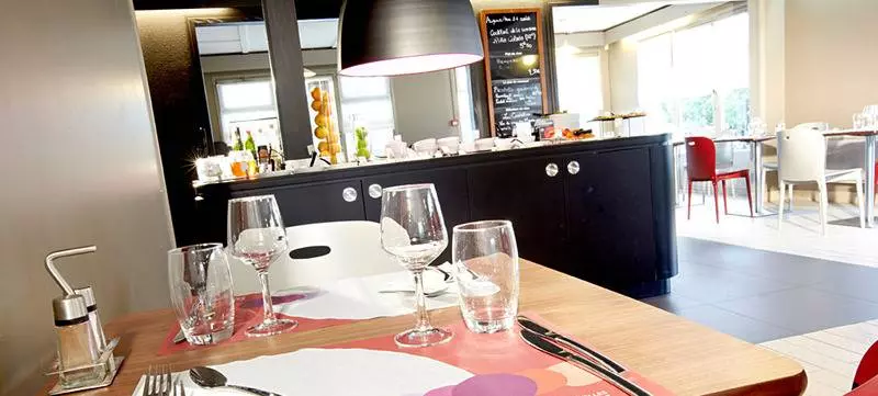 Отель Campanile Orleans Nord Saran