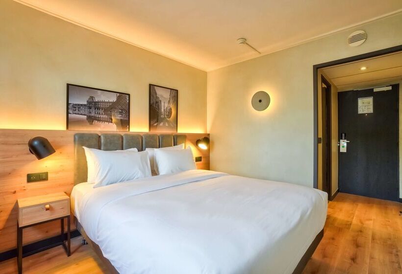 Hotel Campanile Paris Ouest  Pont De Suresnes