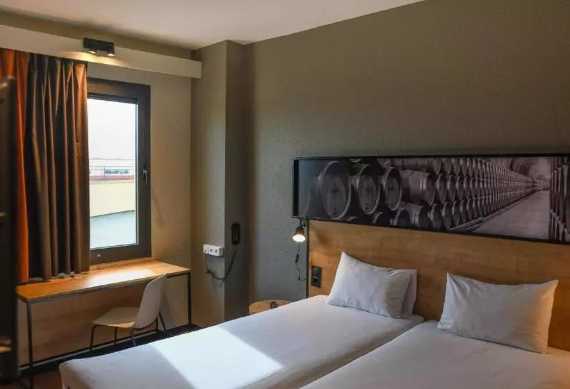 Отель Ibis Valladolid