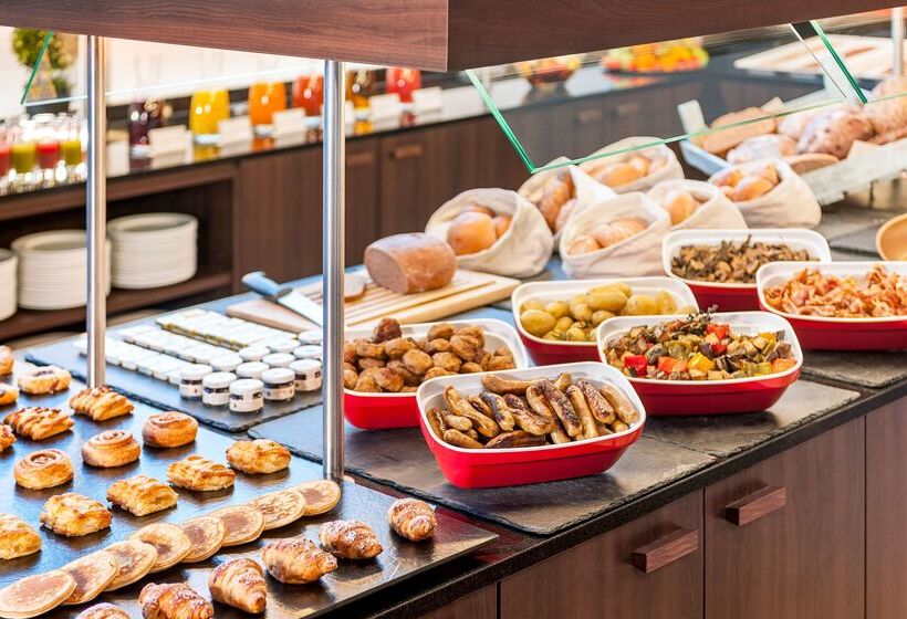 هتل NH Collection Koln Mediapark