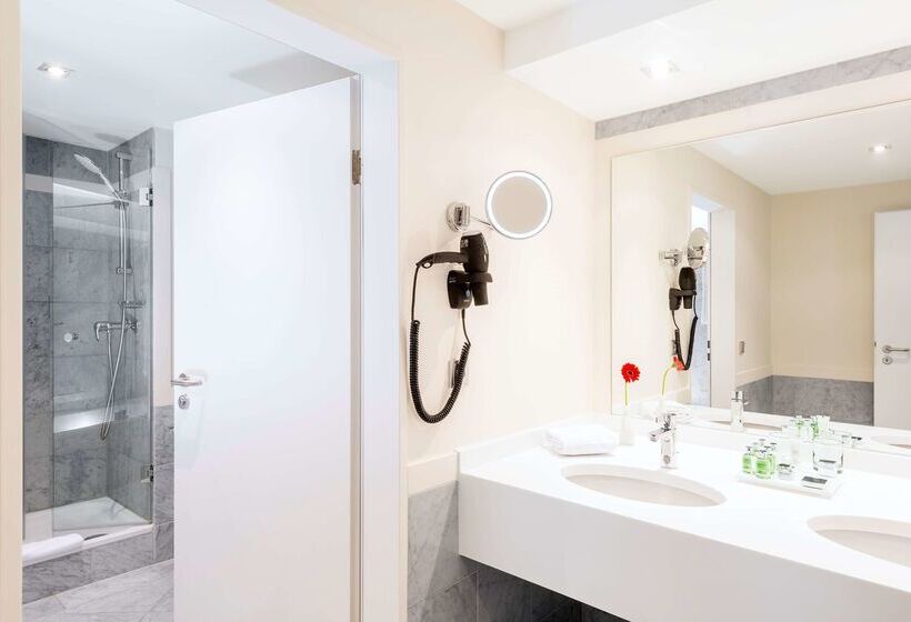 هتل NH Collection Koln Mediapark