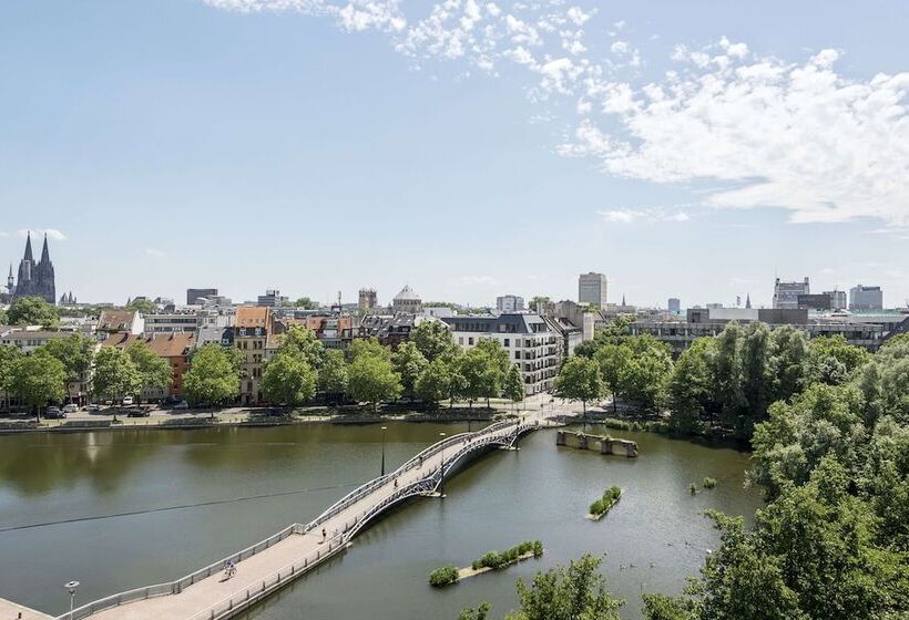 هتل NH Collection Koln Mediapark