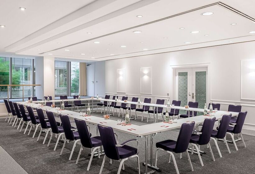 هتل NH Collection Koln Mediapark