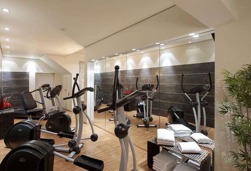 هتل NH Collection Koln Mediapark