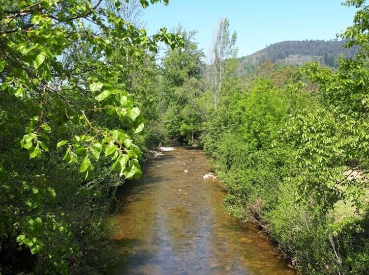 田舎風ホテル Entremontes