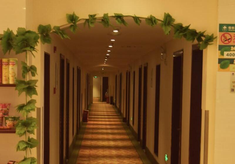 Отель Greentree Inn Zhenjiang Babaiban Express